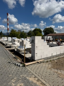 Kolejny etap budowy garaży na ul. lednickiej 7